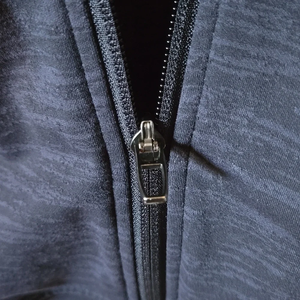 Men’s lululemon, like new. - Picture 9 of 10